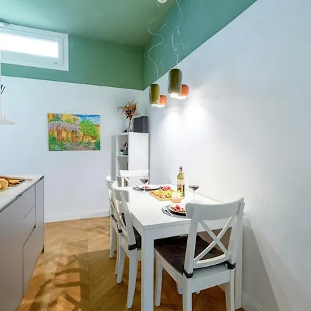 Apartment Sant'ambrogio With Courtyard