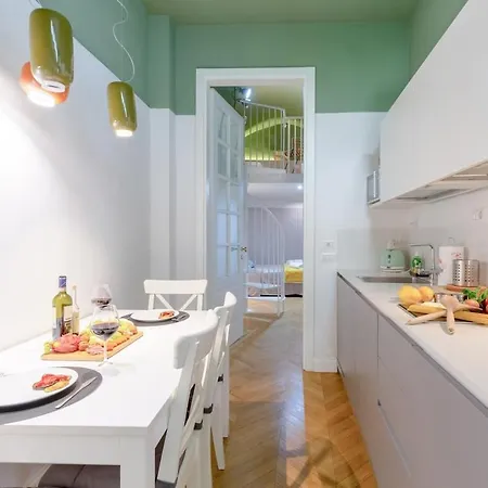 Sant'ambrogio With Courtyard Apartment *