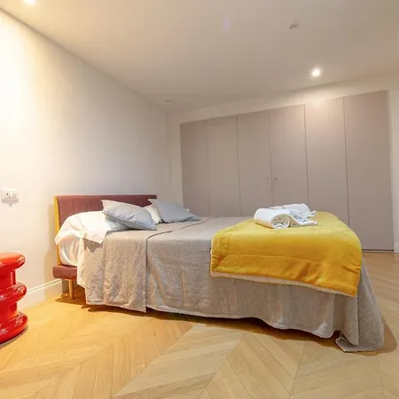 Apartment Sant'ambrogio With Courtyard