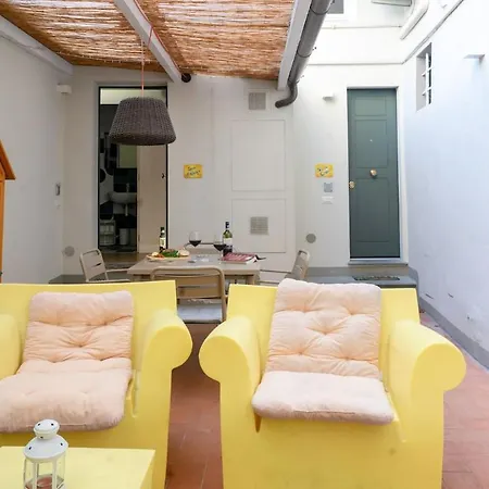 Apartman Sant'ambrogio With Courtyard