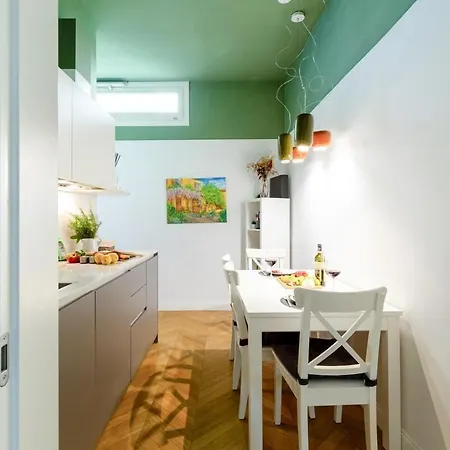 Apartman Sant'ambrogio With Courtyard